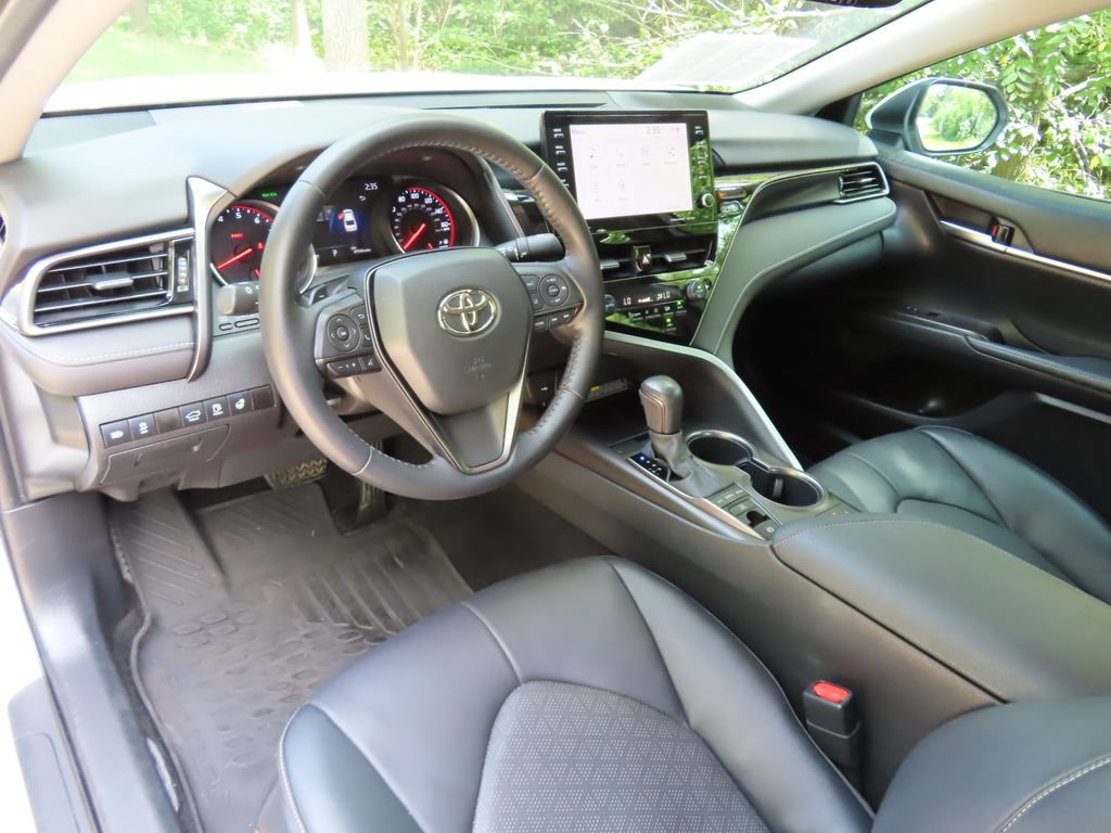 Used 2021 Toyota Camry XSE FWD image 28