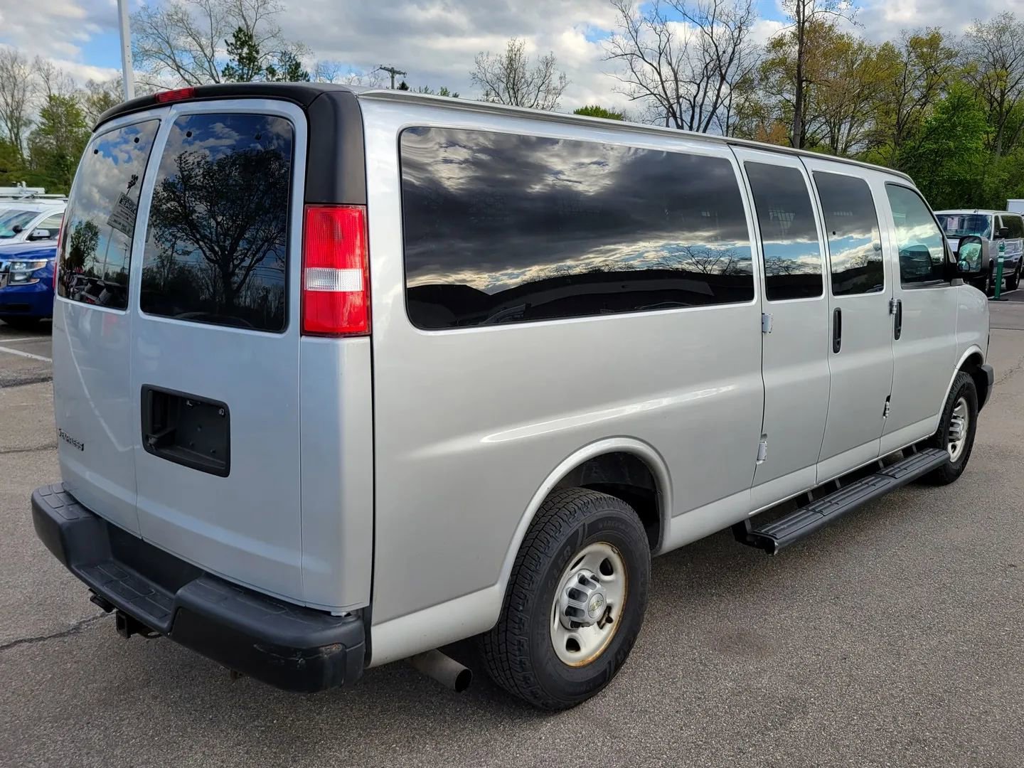 Used 2020 Chevrolet Express 3500 LS RWD image 14
