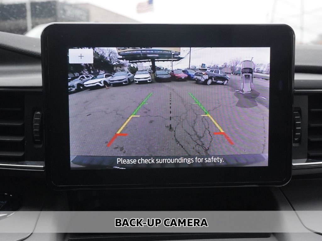 Used 2023 Ford Explorer XLT w/ Equipment Group 202A image 4