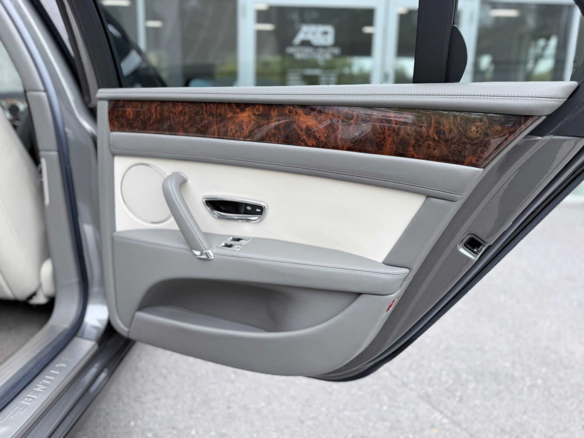 Used 2015 Bentley Flying Spur V8 AWD/4WD image 39