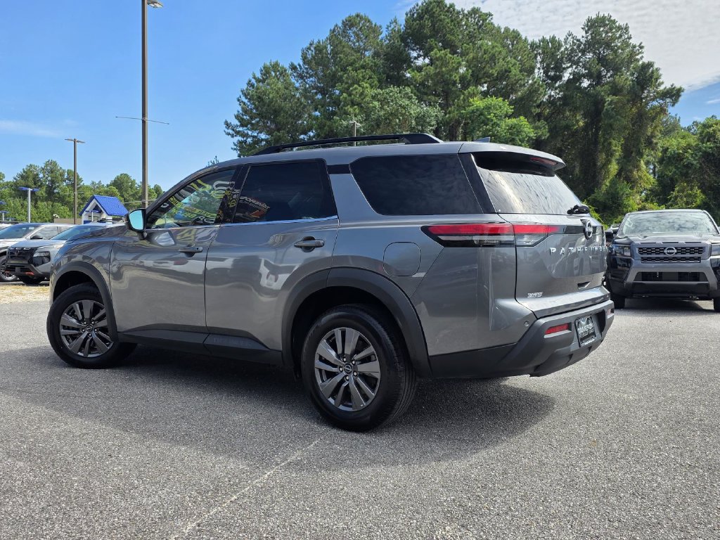Used 2024 Nissan Pathfinder SV FWD image 4