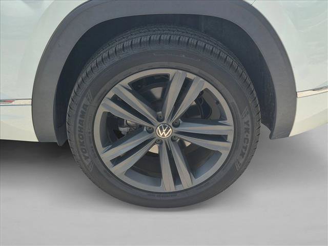 Used 2020 Volkswagen Atlas Cross Sport SE w/ Panoramic Sunroof Package FWD image 4