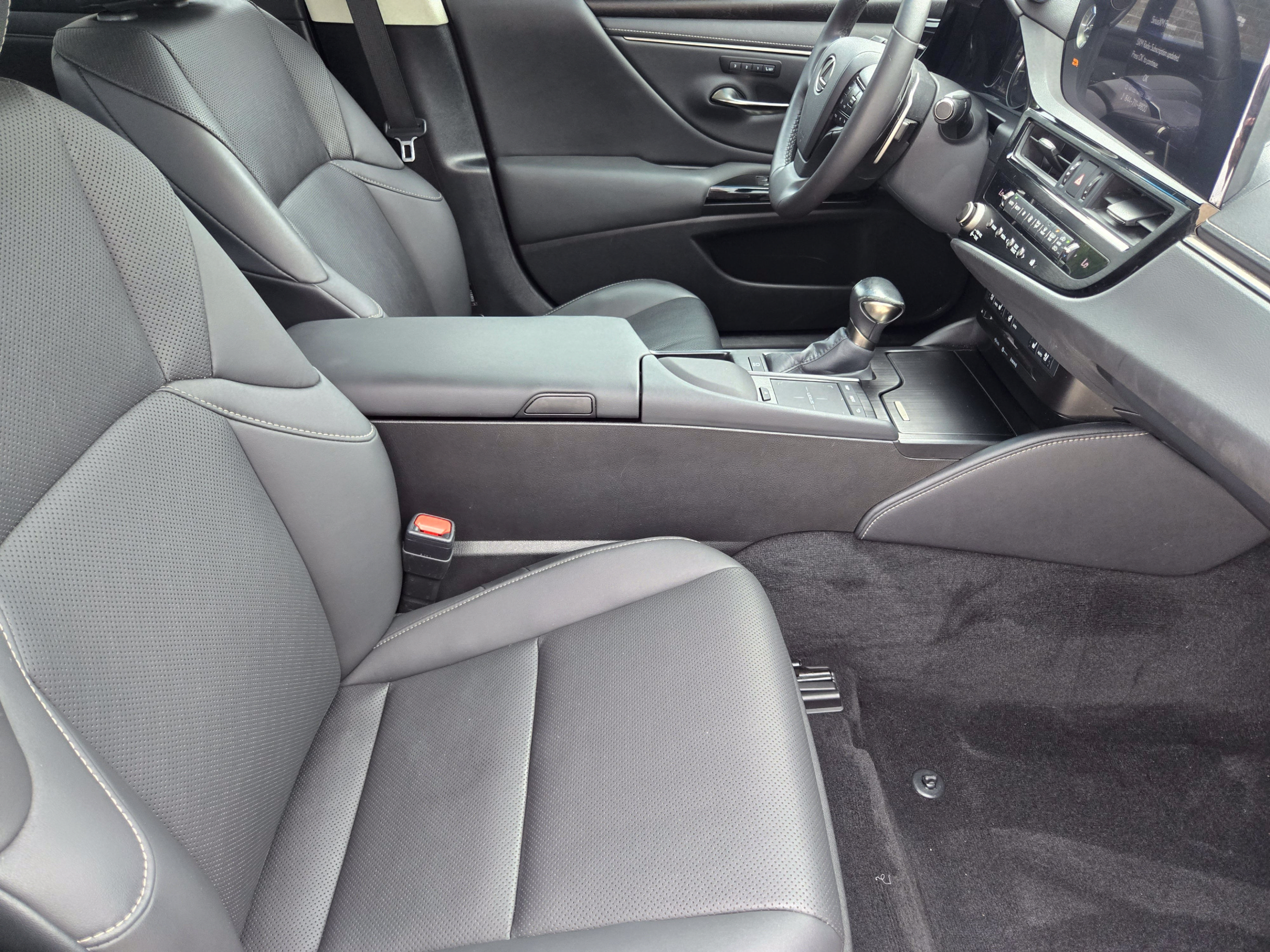 Used 2022 Lexus ES 350 w/ Premium Package FWD image 10