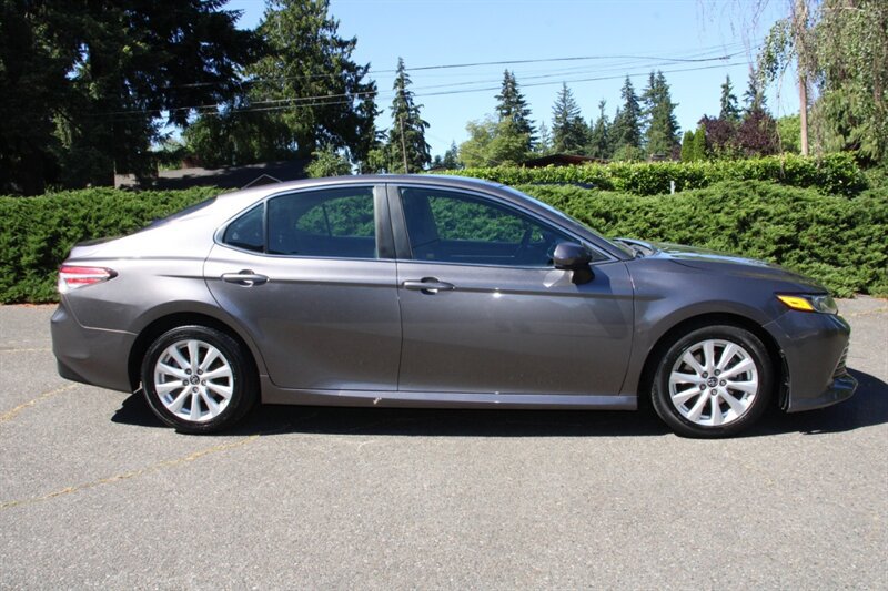 Used 2018 Toyota Camry LE FWD image 13