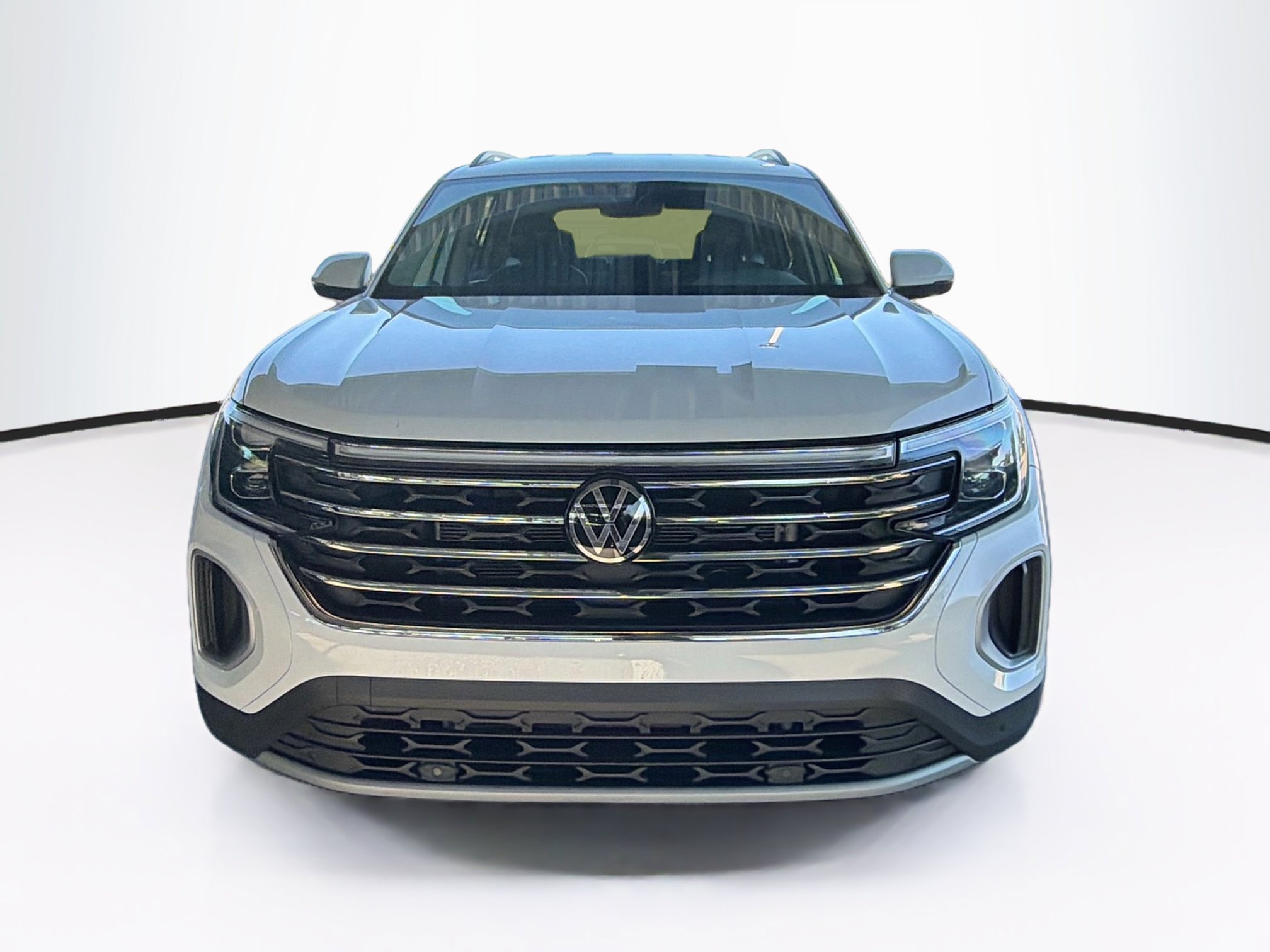 Used 2025 Volkswagen Atlas SE AWD/4WD image 2