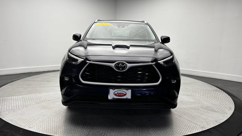 Used 2025 Toyota Highlander XLE AWD/4WD image 46