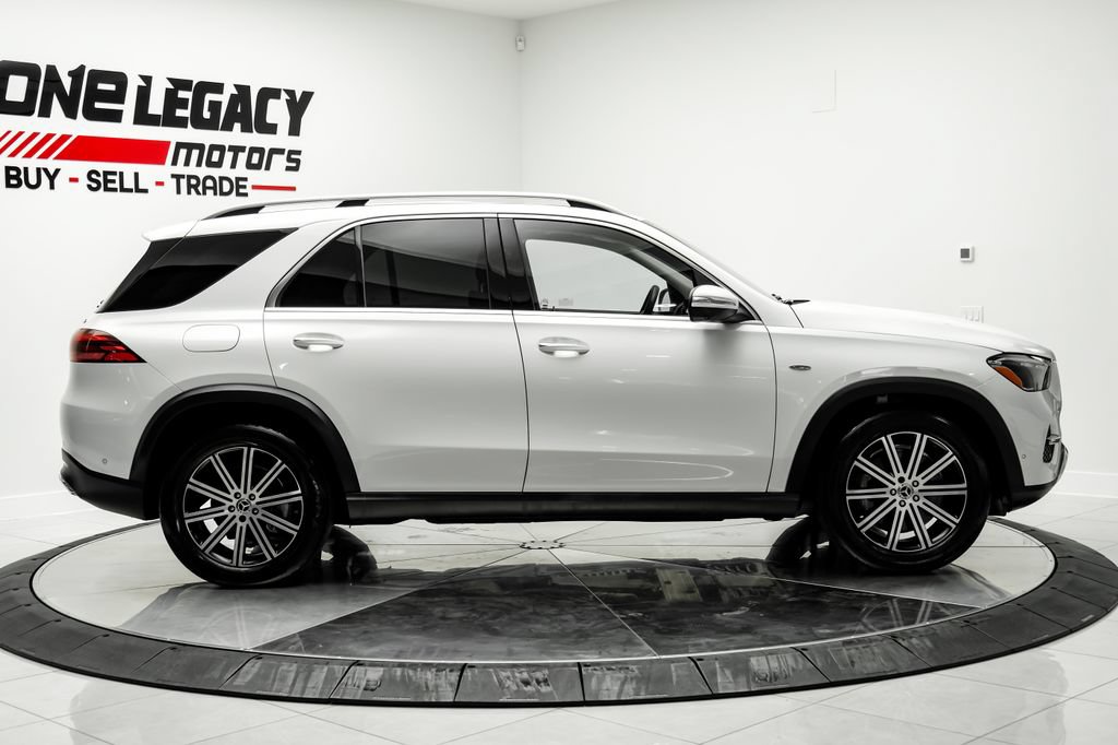 Used 2025 Mercedes-Benz GLE 450e 4MATIC w/ Driver Assistance Package image 9