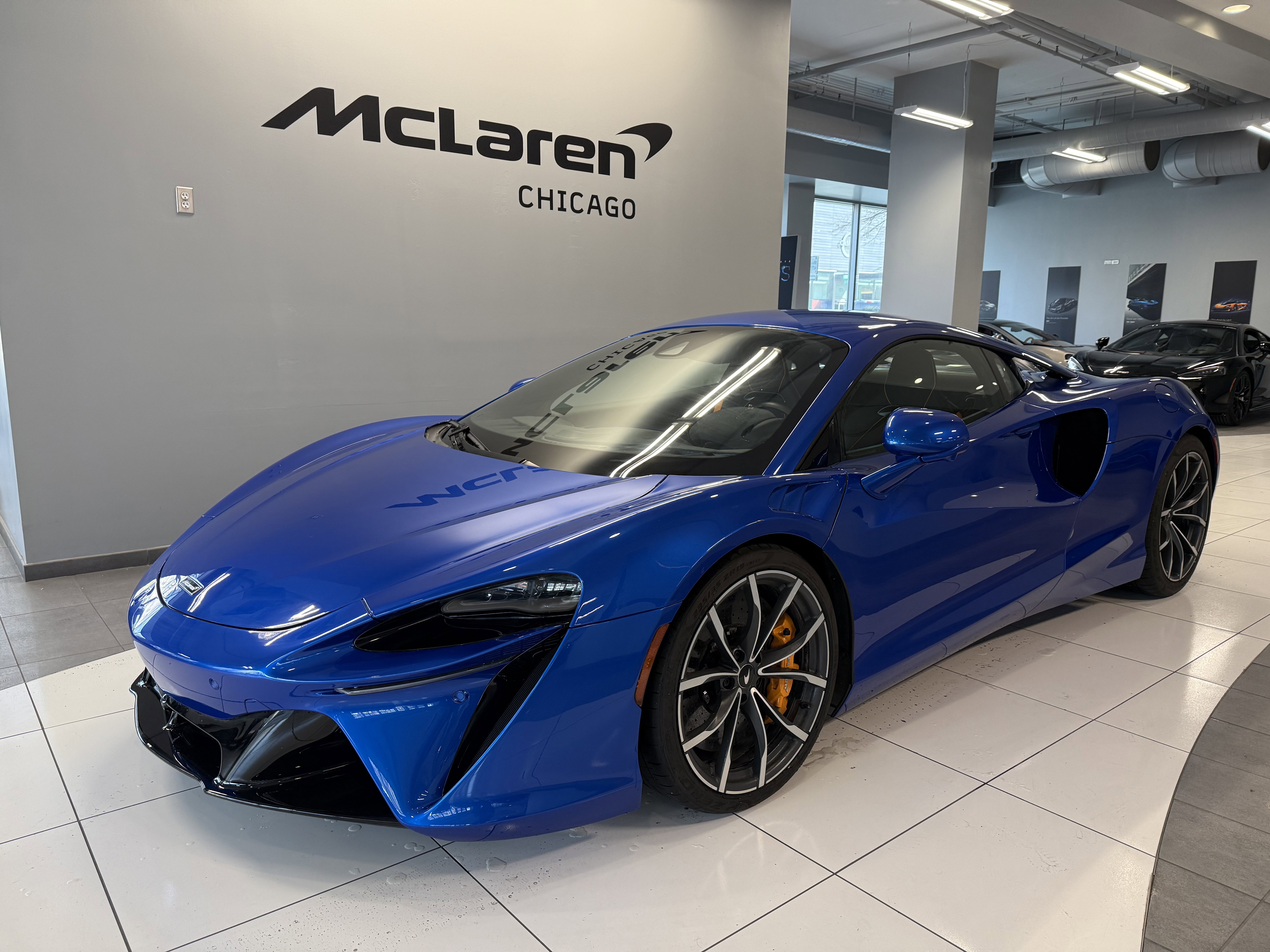 Used 2024 McLaren Artura image 7