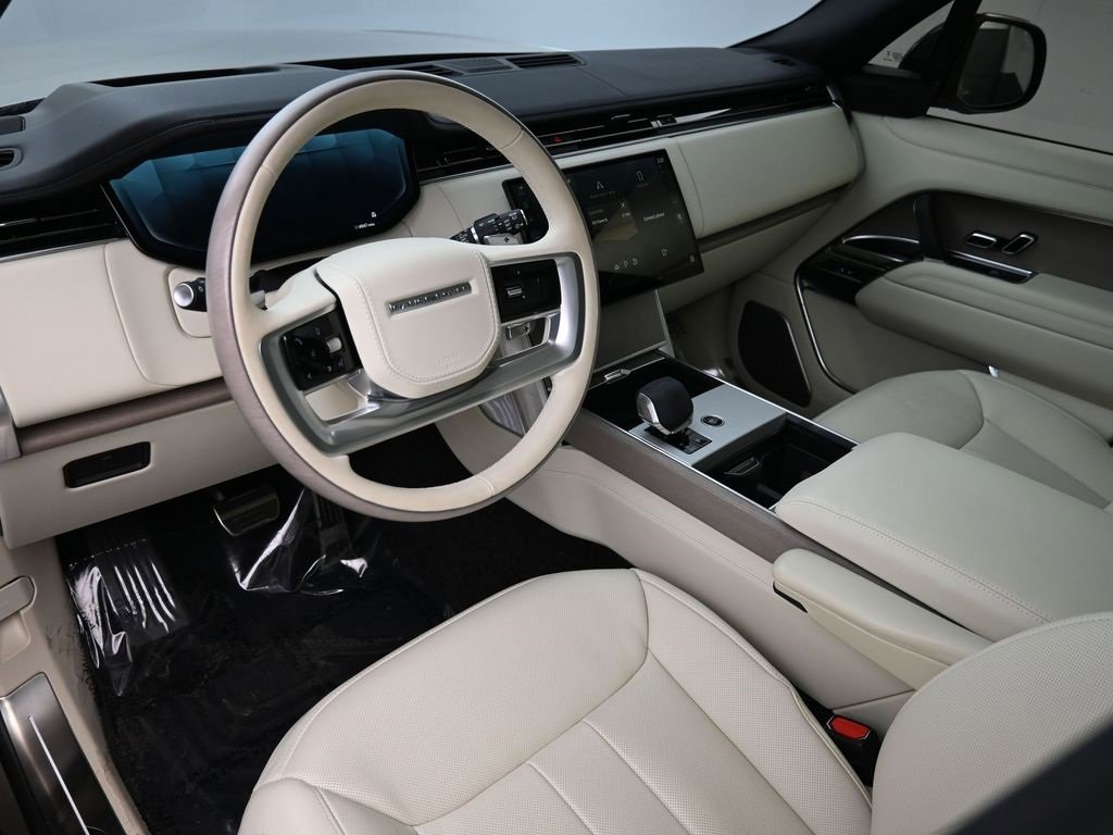 Used 2025 Land Rover Range Rover Autobiography image 4