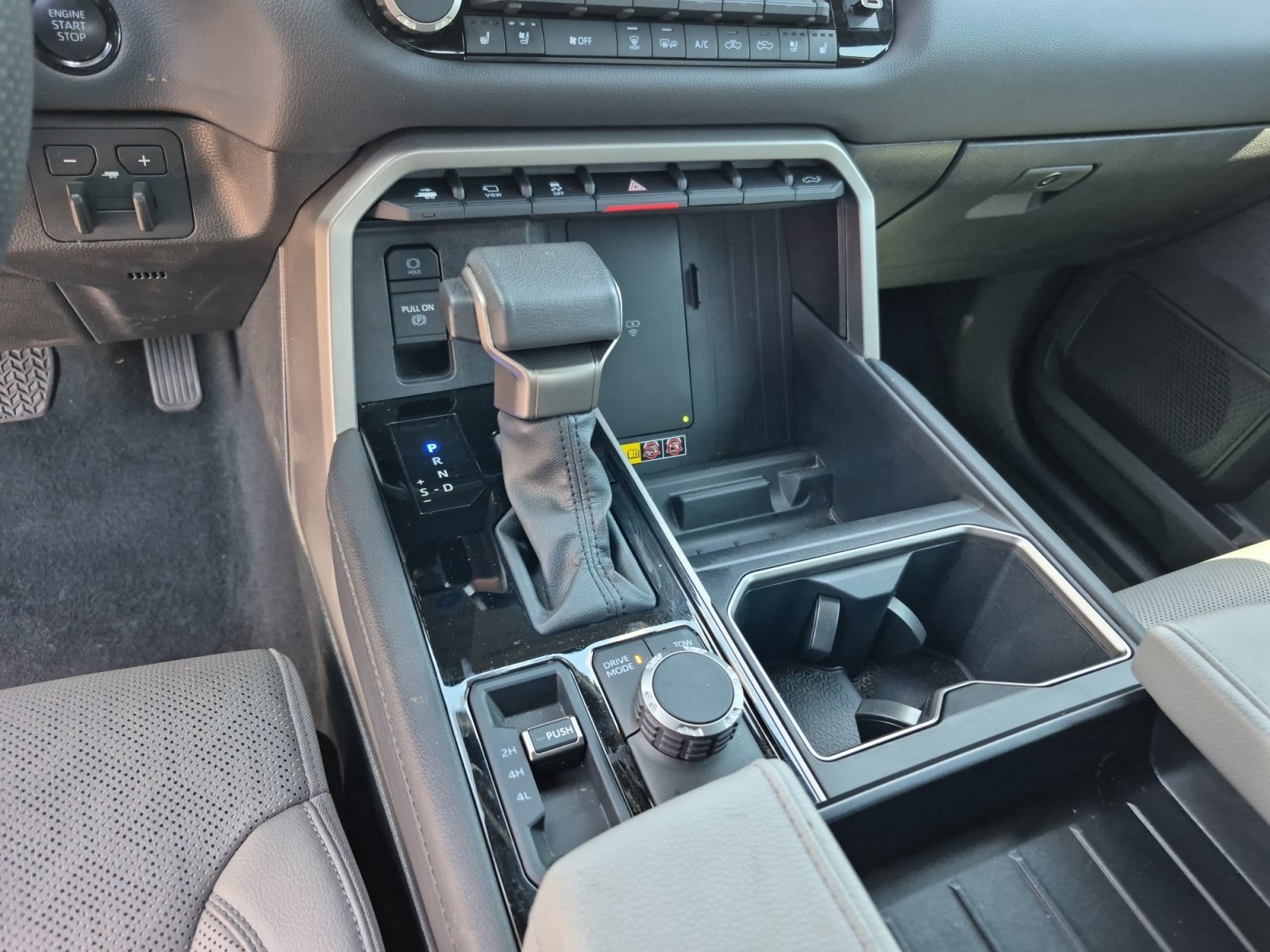 Used 2025 Toyota Tundra Limited AWD/4WD image 12