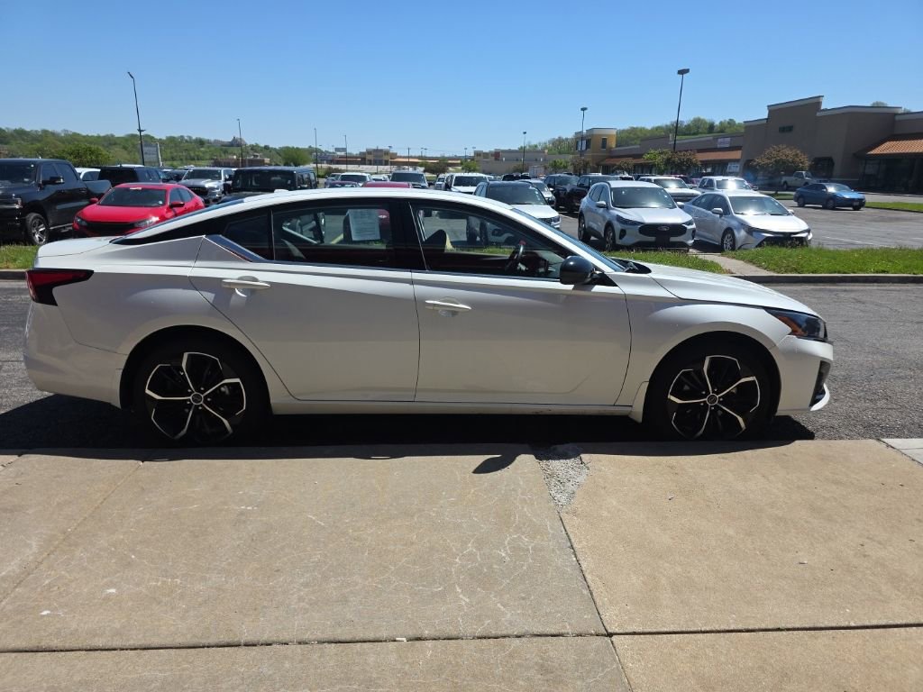 Used 2025 Nissan Altima 2.5 SR image 4