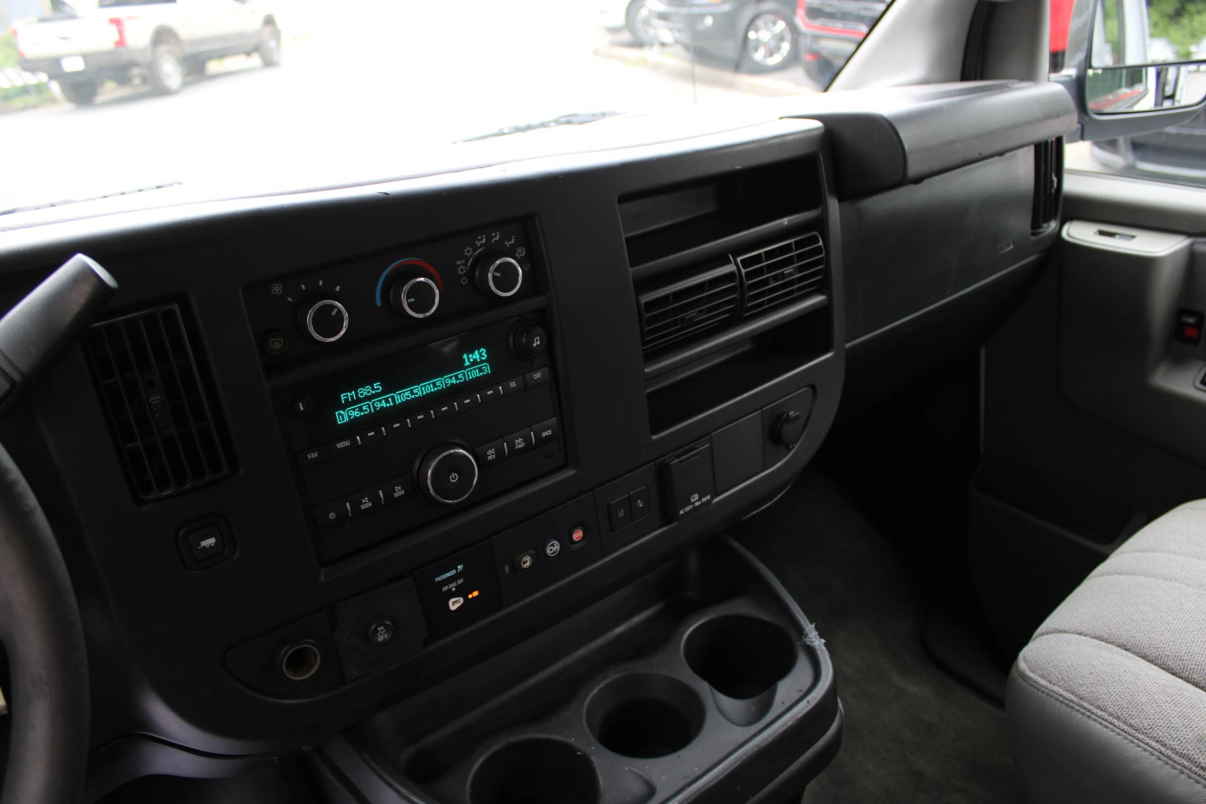 Used 2019 Chevrolet Express 3500 LT w/ LT Preferred Equipment Group RWD image 11