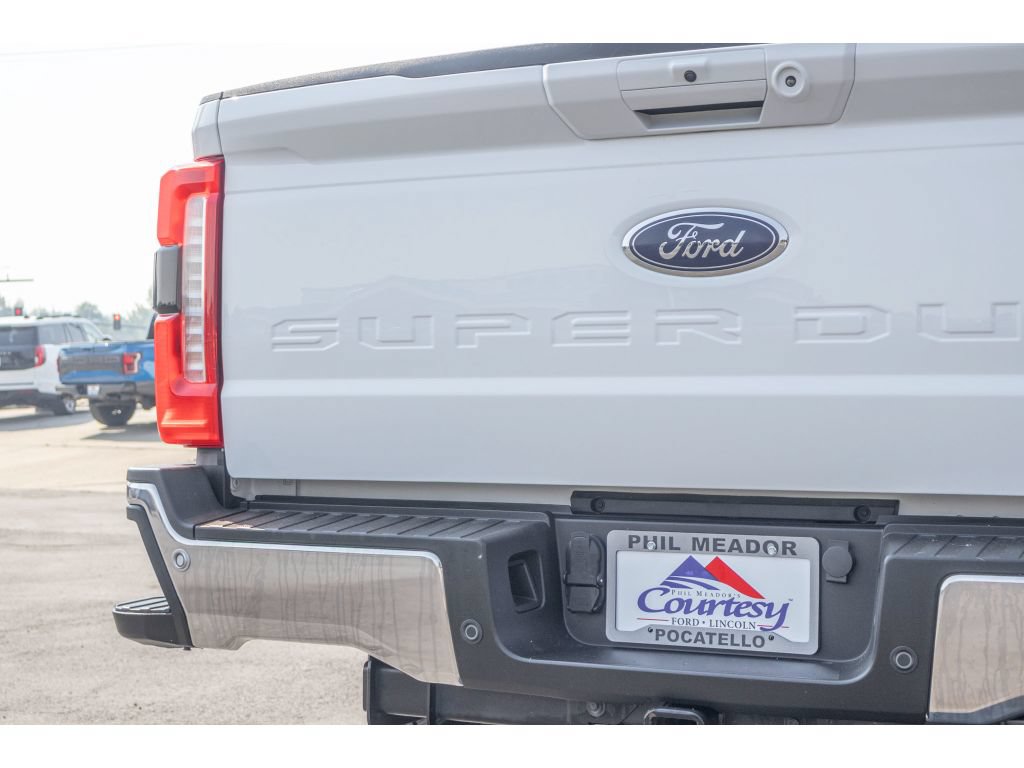 Used 2023 Ford F350 Lariat w/ FX4 Off-Road Package AWD/4WD image 30