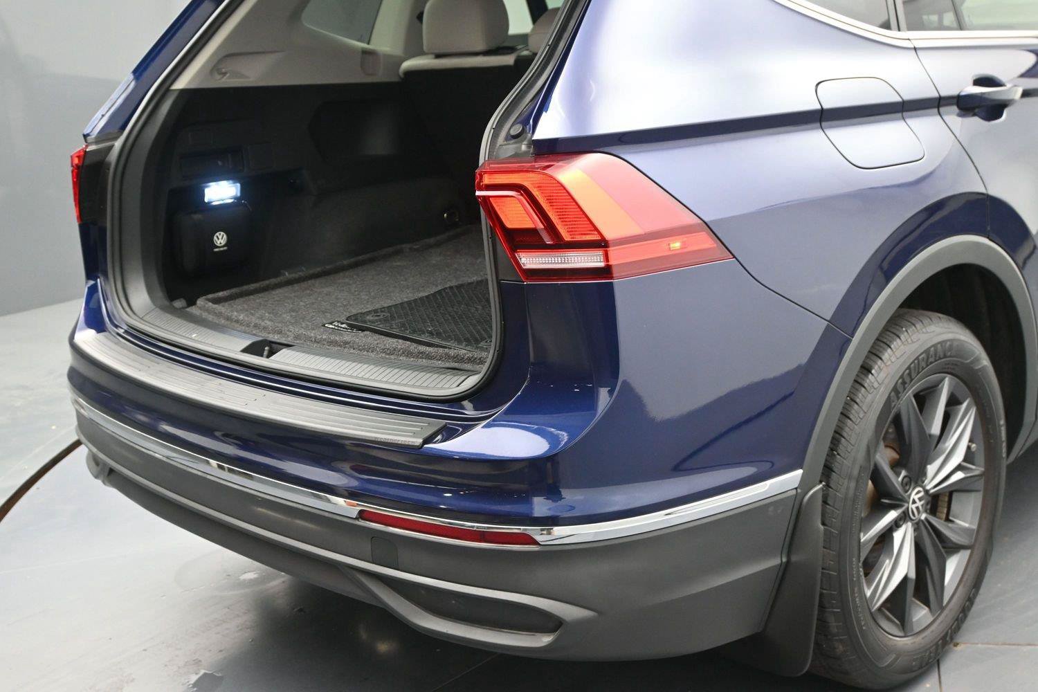 Used 2022 Volkswagen Tiguan SE AWD/4WD image 12