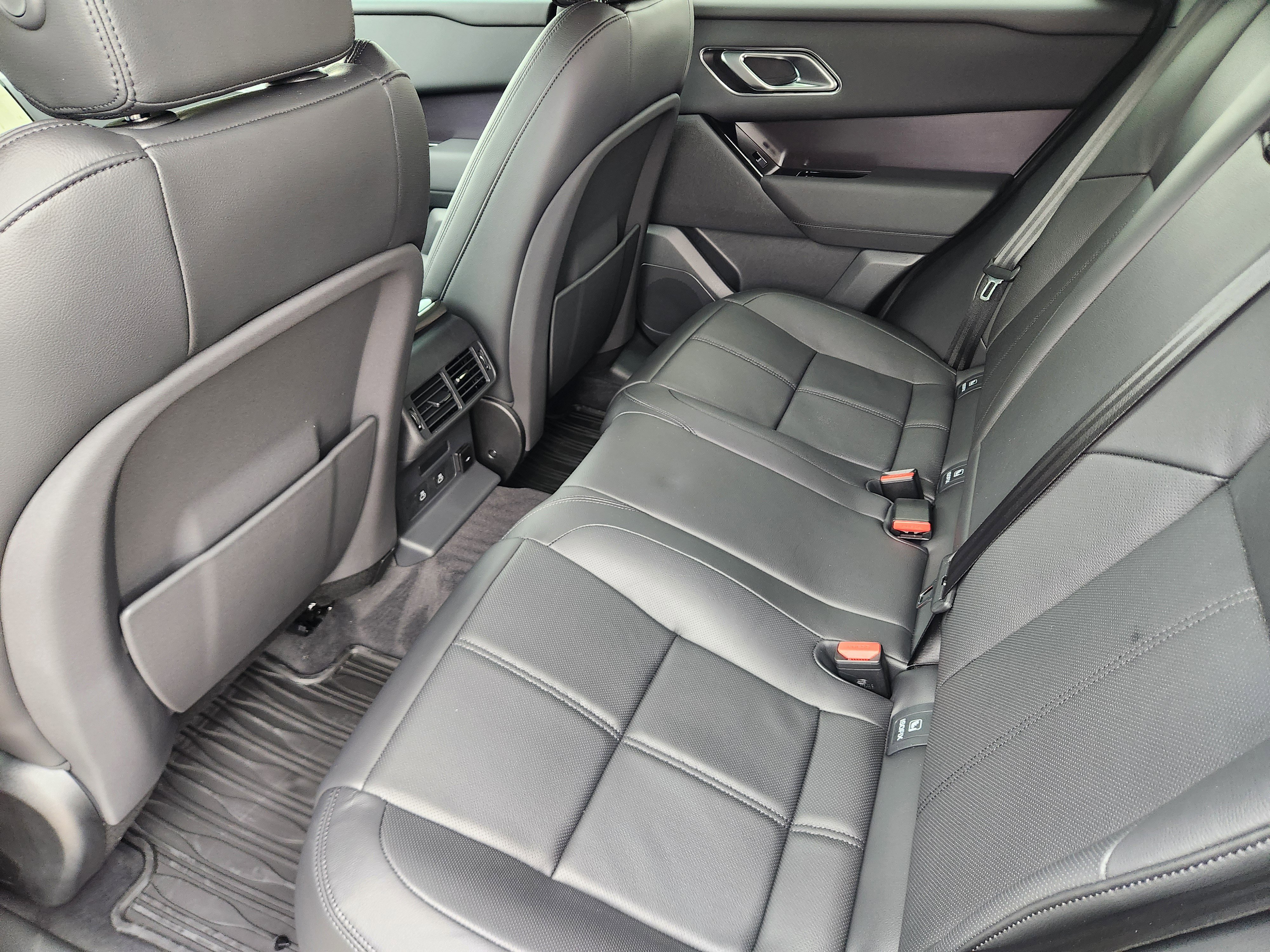 New 2026 Land Rover Range Rover Velar Dynamic SE image 30