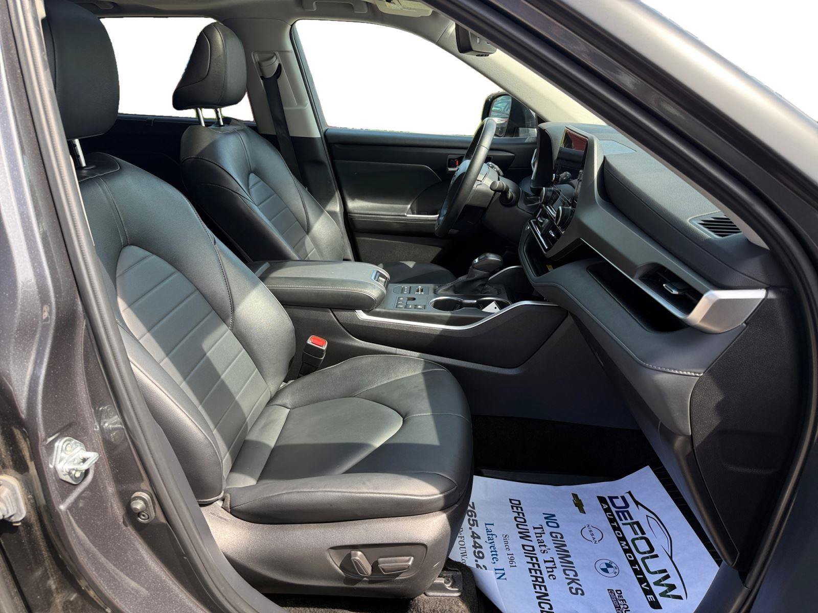 Used 2025 Toyota Highlander LE AWD/4WD image 29