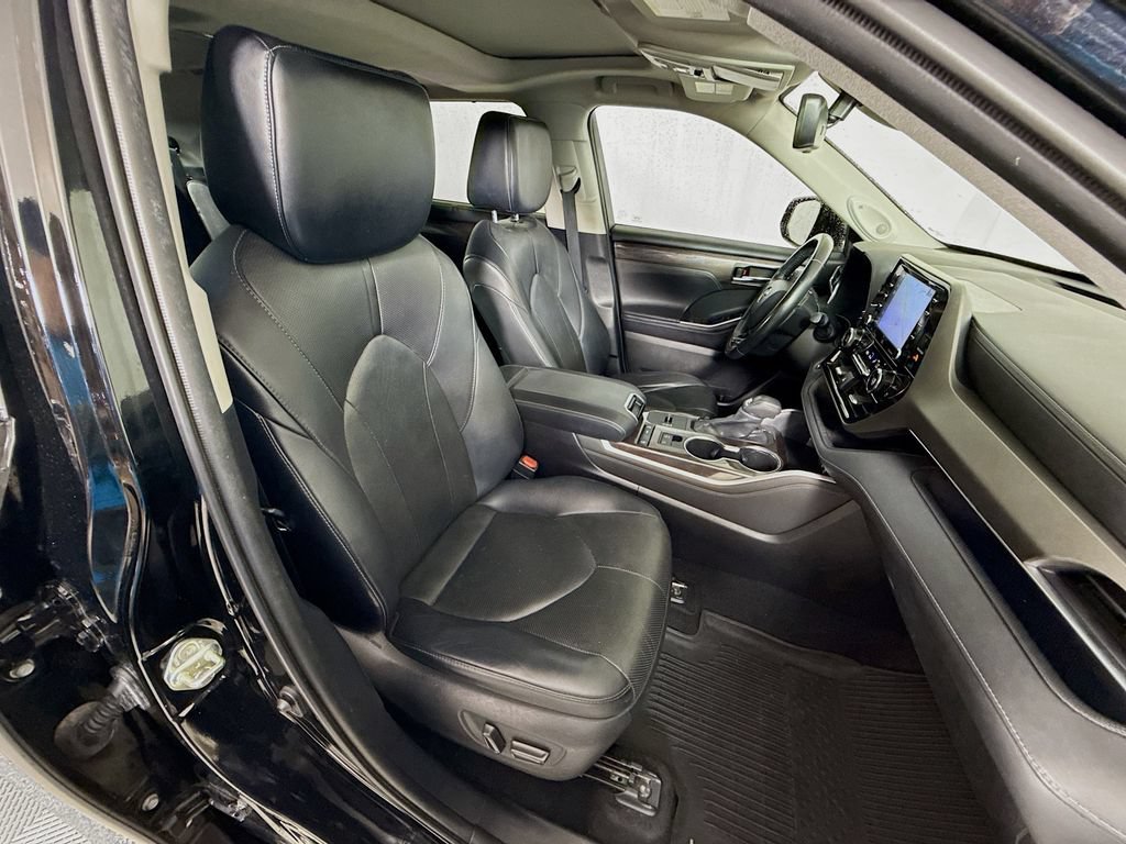 Used 2020 Toyota Highlander Limited FWD image 31