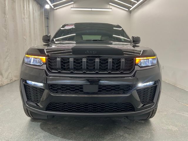 New 2026 Jeep Grand Cherokee Limited w/ Limited Altitude Package AWD/4WD image 3