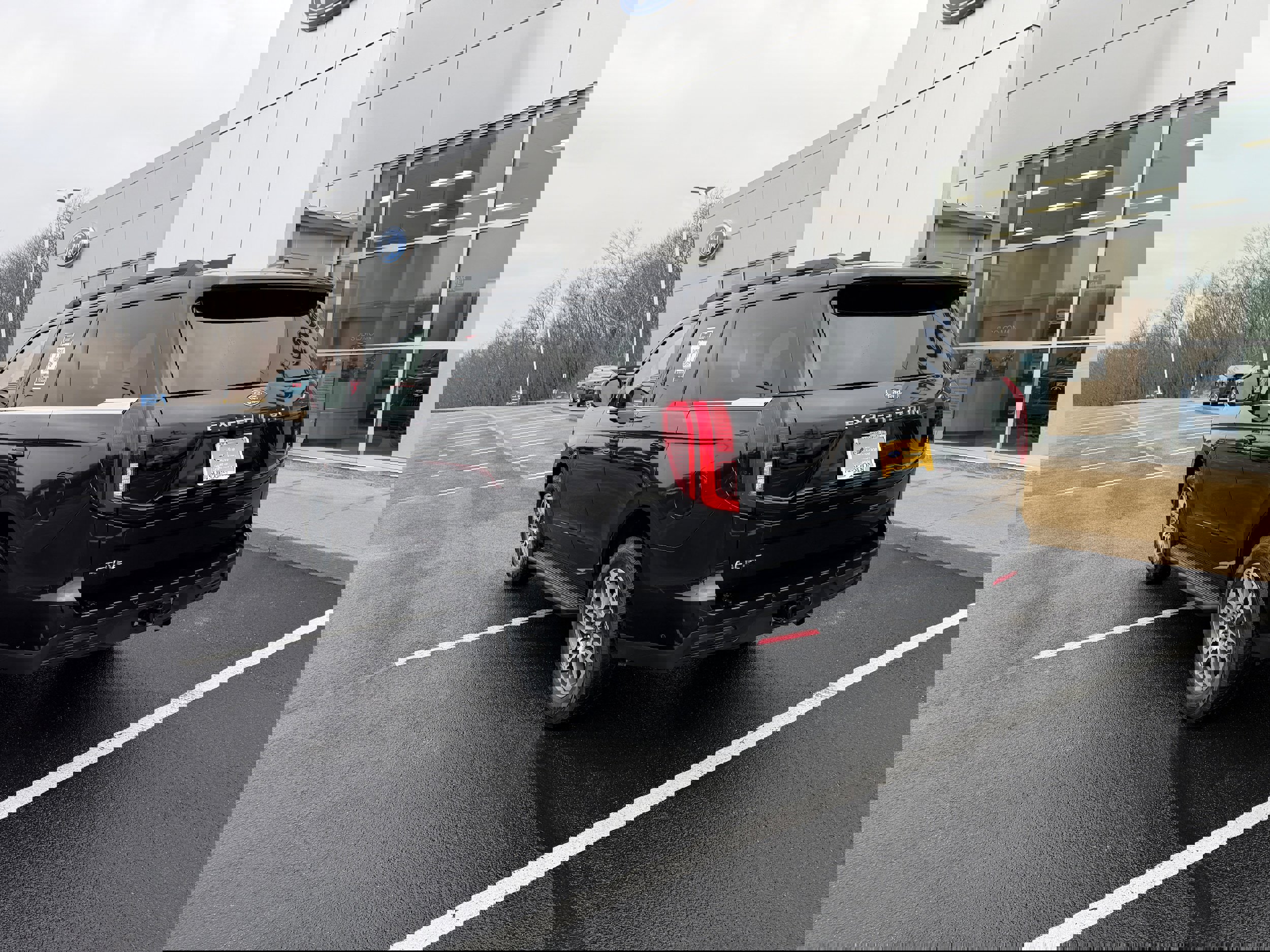 Certified 2025 Ford Expedition Active AWD/4WD image 8