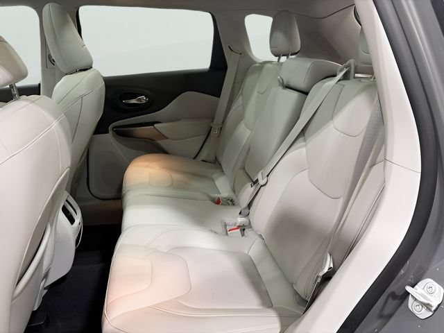Used 2021 Jeep Cherokee Limited AWD/4WD image 15