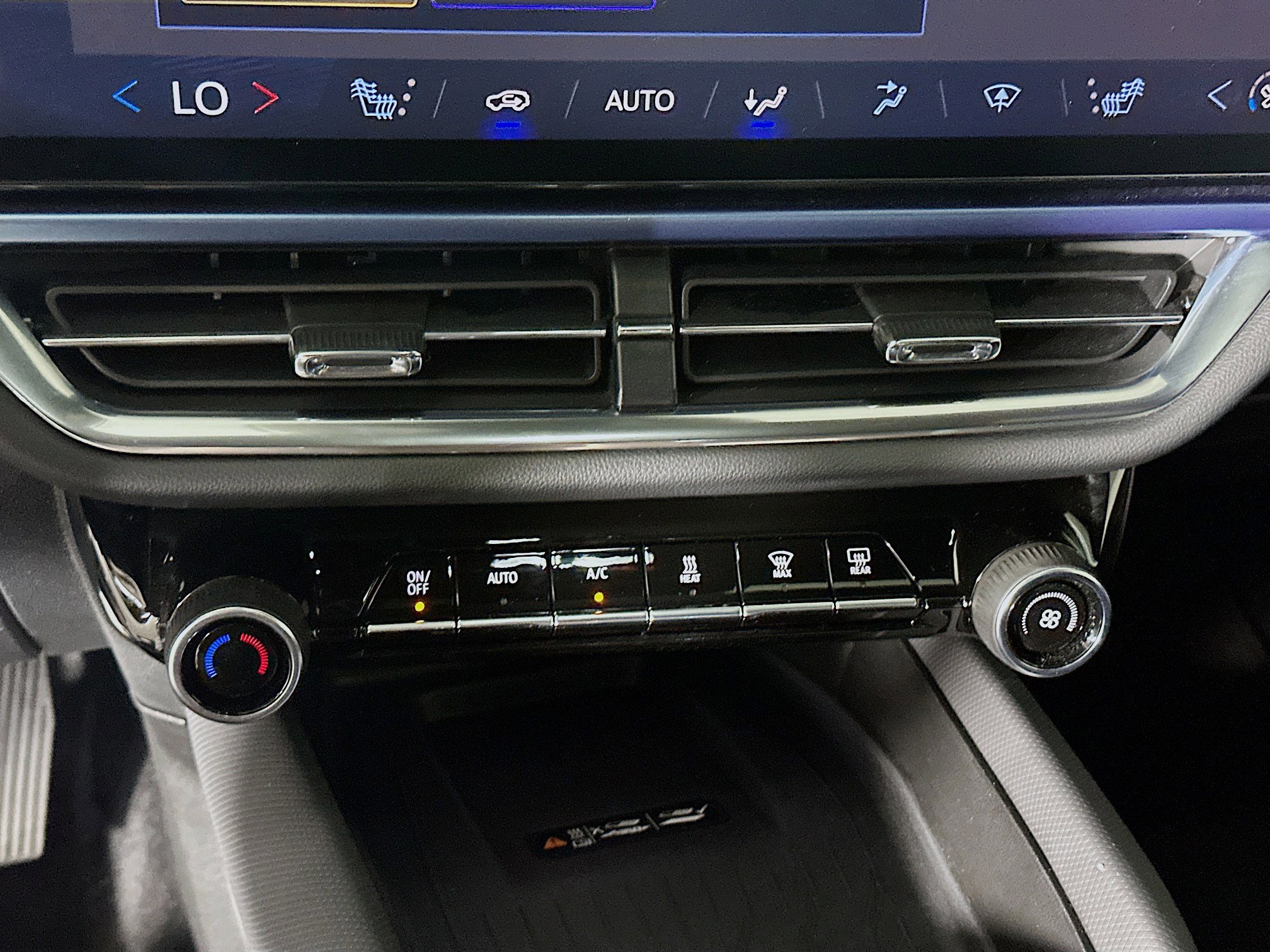 Used 2025 Chevrolet Equinox EV LT w/ Convenience Package image 24