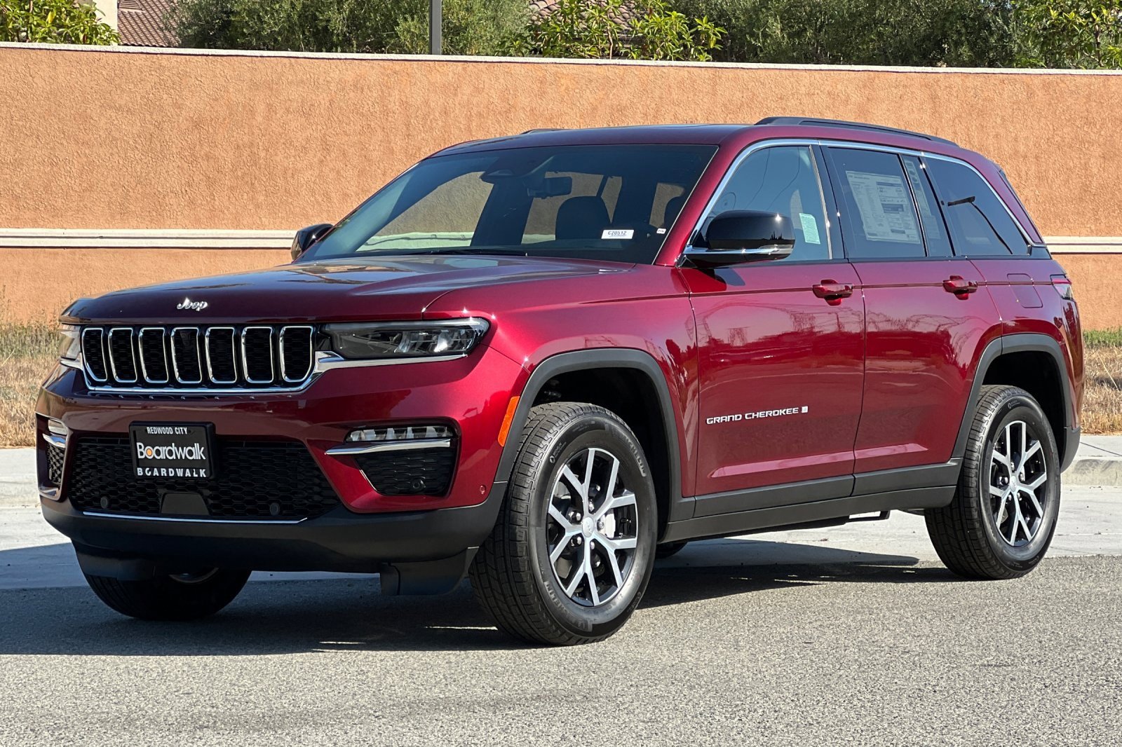 New 2025 Jeep Grand Cherokee Limited w/ Luxury Tech Group II image 8