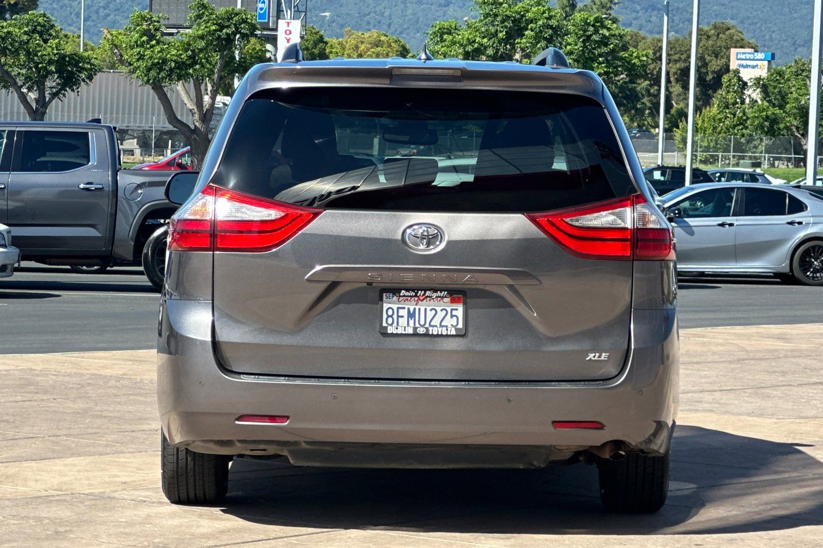 Certified 2018 Toyota Sienna XLE w/ XLE Navigation Package FWD image 5