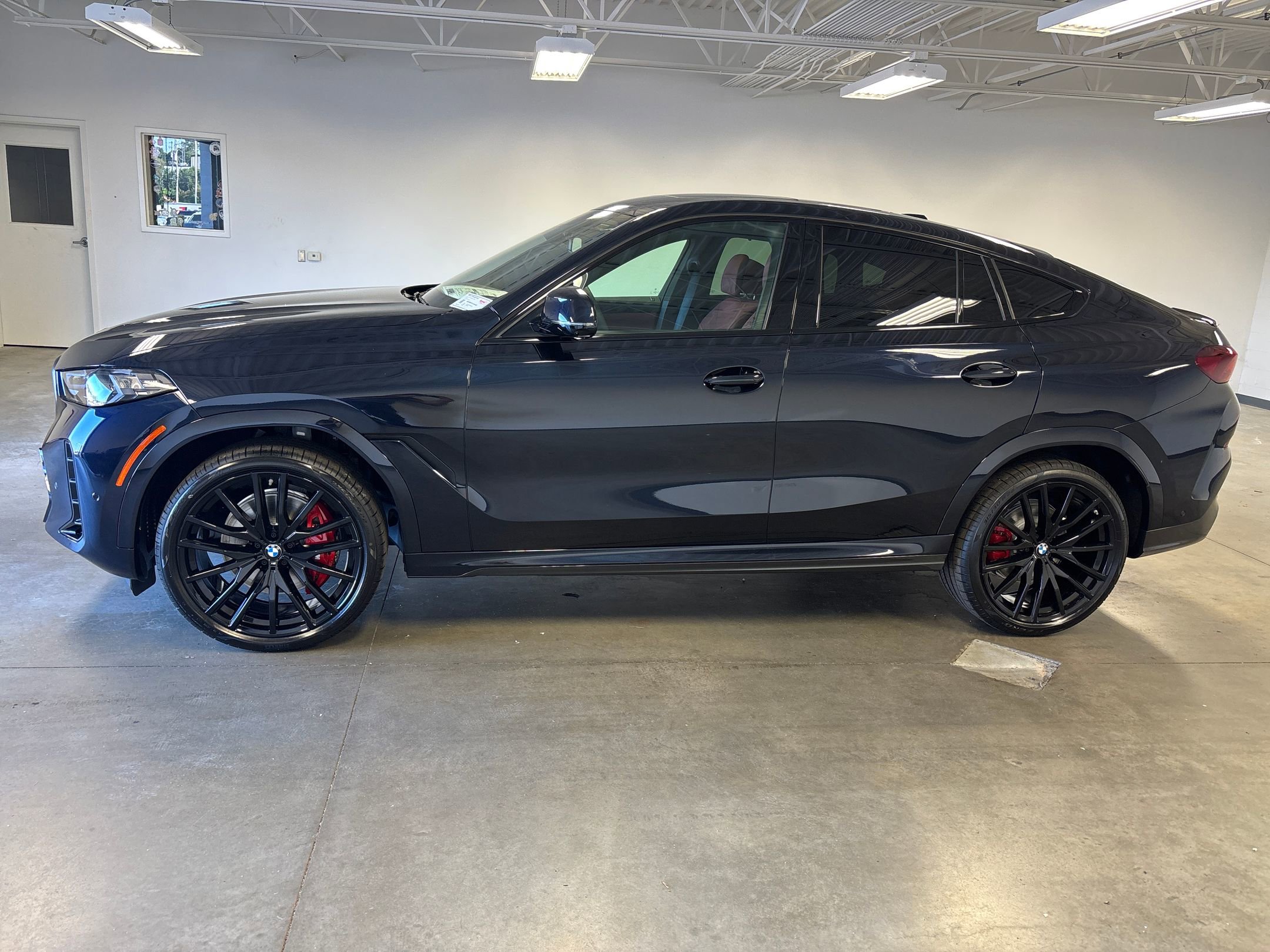 New 2026 BMW X6 xDrive40i image 2