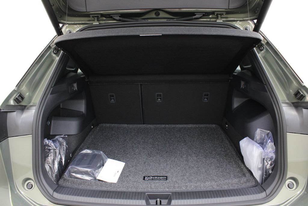 New 2026 Volkswagen Tiguan SE R-Line FWD image 29