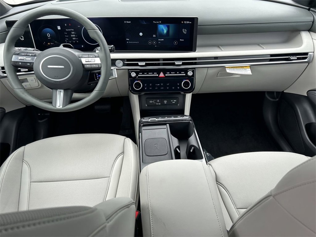 New 2025 Hyundai Tucson Limited image 3