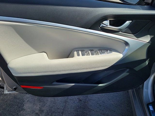 Used 2025 Genesis G70 2.5T RWD image 15