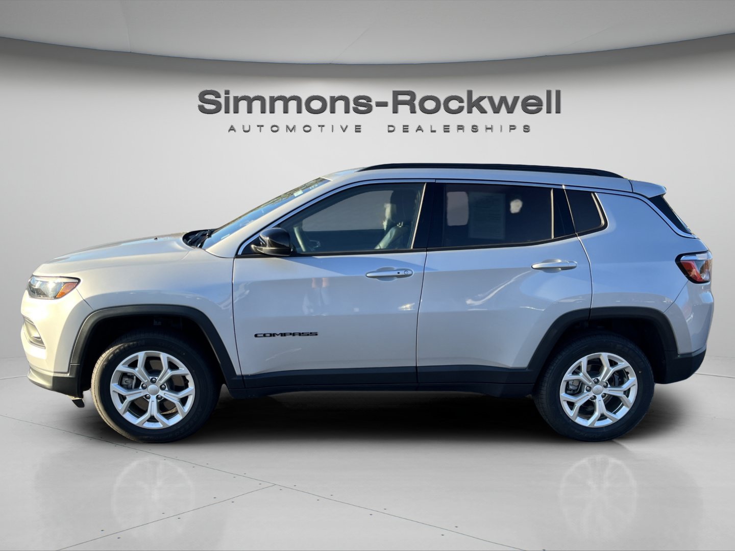 Used 2024 Jeep Compass Latitude AWD/4WD image 2