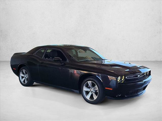 Used 2018 Dodge Challenger SXT RWD image 3