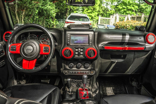 Used 2014 Jeep Wrangler Unlimited Rubicon AWD/4WD image 36