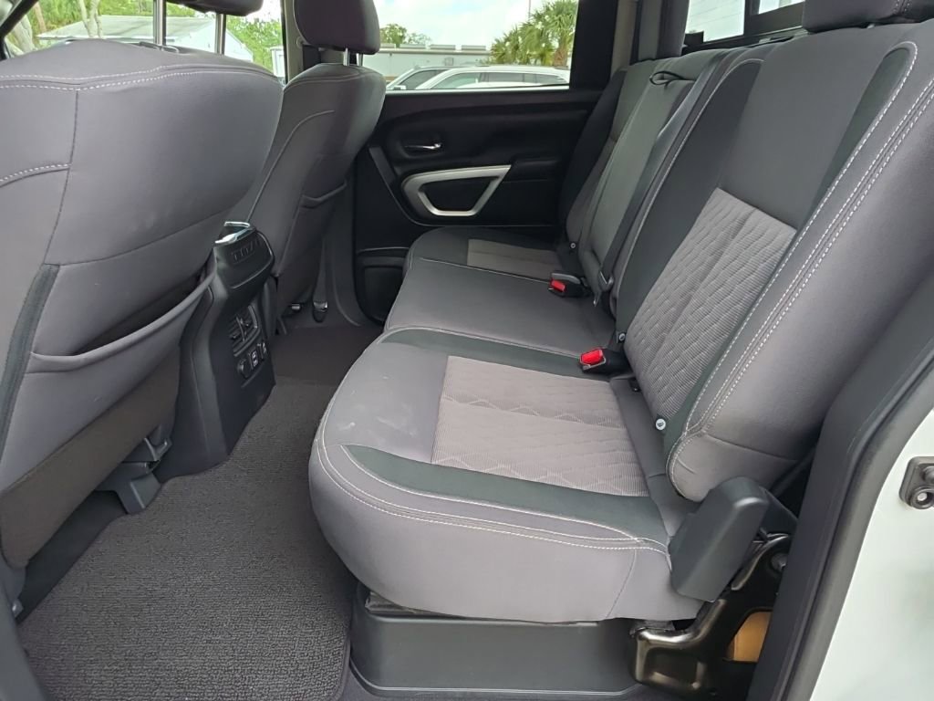Used 2023 Nissan Titan SV w/ SV Convenience Package image 9