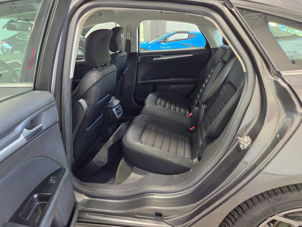 Used 2015 Ford Fusion SE FWD image 15