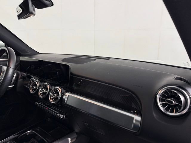 Used 2021 Mercedes-Benz GLB 250 image 32