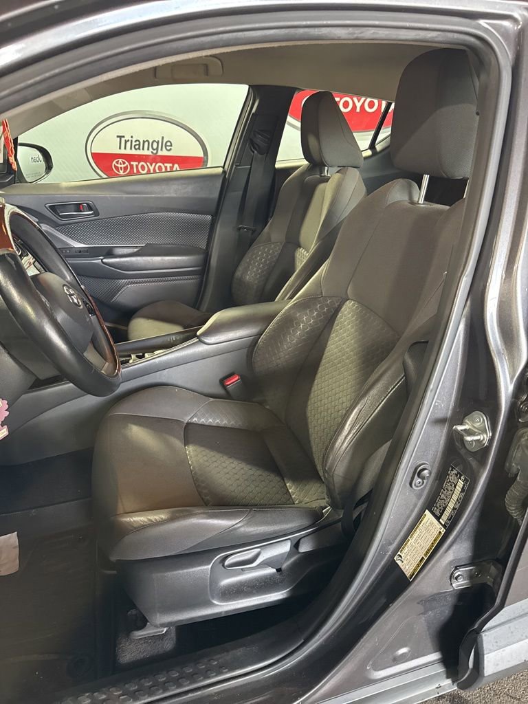 Used 2021 Toyota C-HR LE image 28