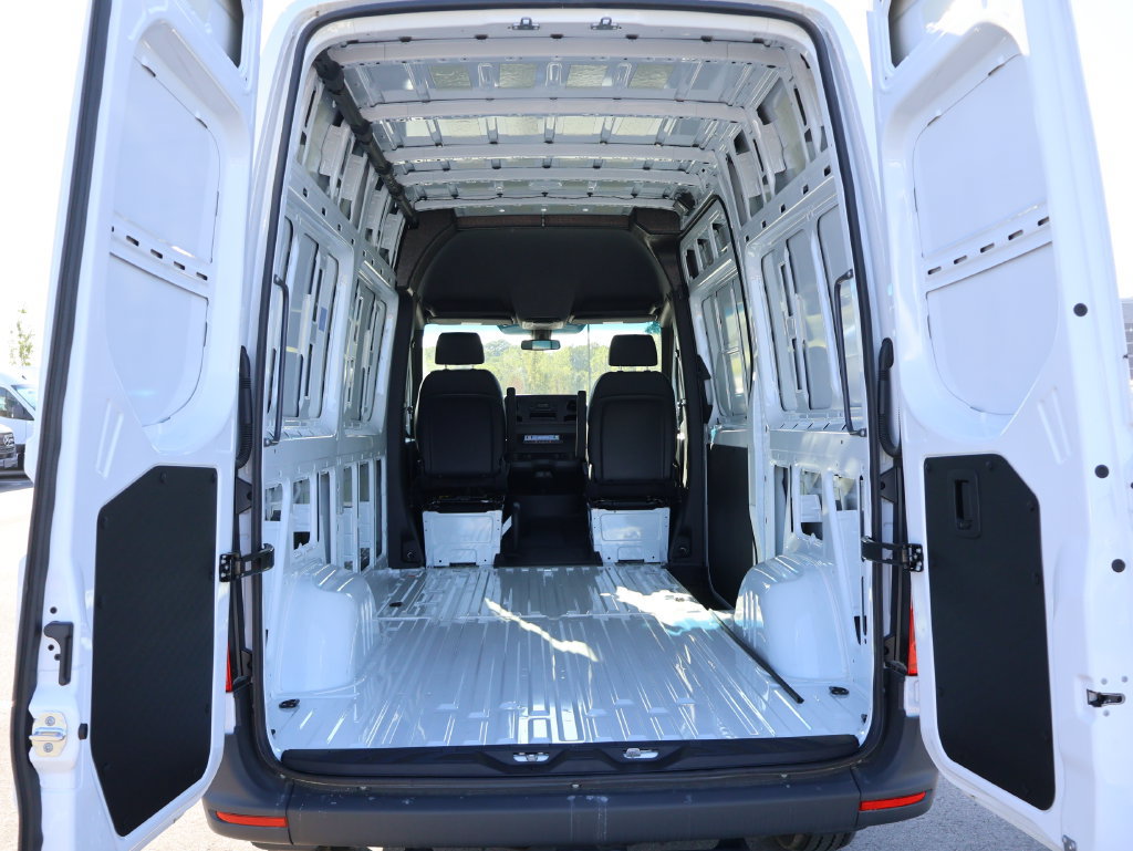 Used 2025 Mercedes-Benz Sprinter 2500 image 18