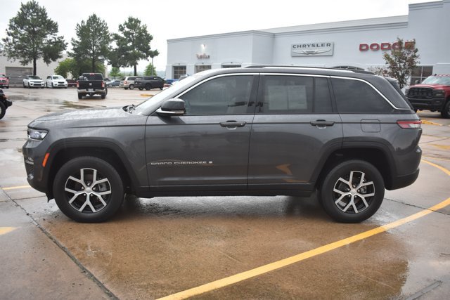 Used 2023 Jeep Grand Cherokee Limited RWD image 9
