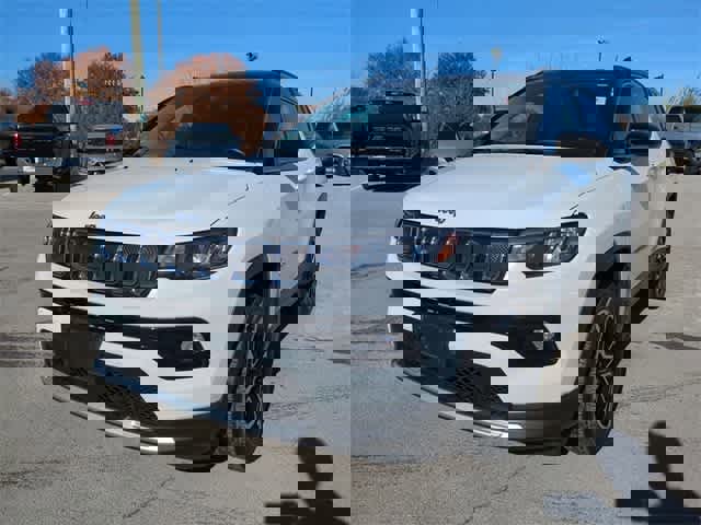 Used 2022 Jeep Compass Limited image 11