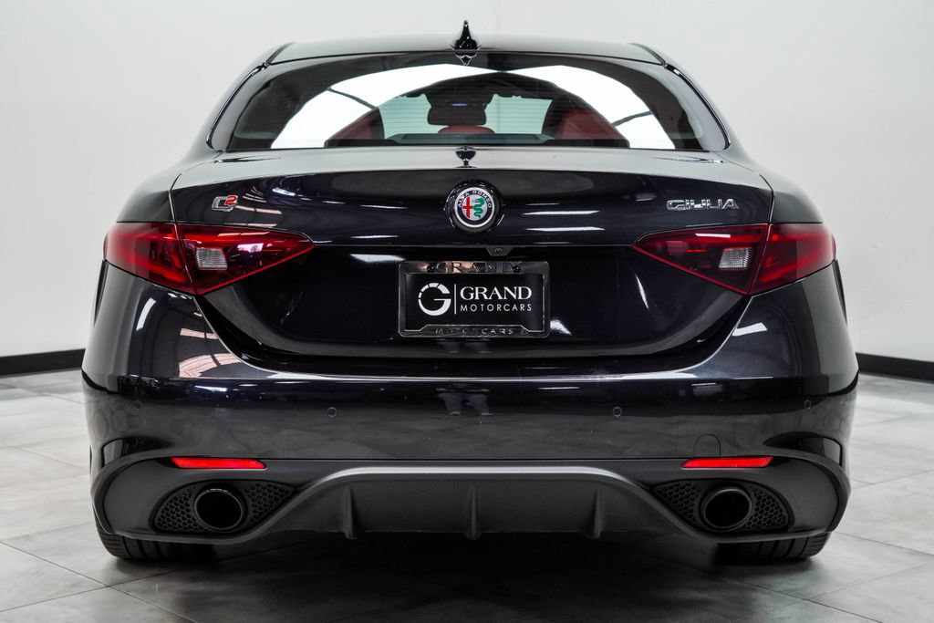 Used 2022 Alfa Romeo Giulia Veloce RWD image 10
