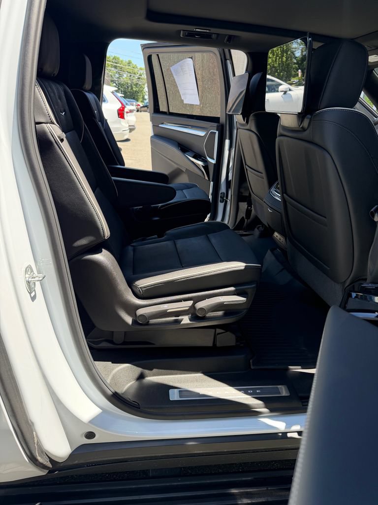 Used 2026 Cadillac Escalade ESV Sport w/ Touring Package AWD/4WD image 7