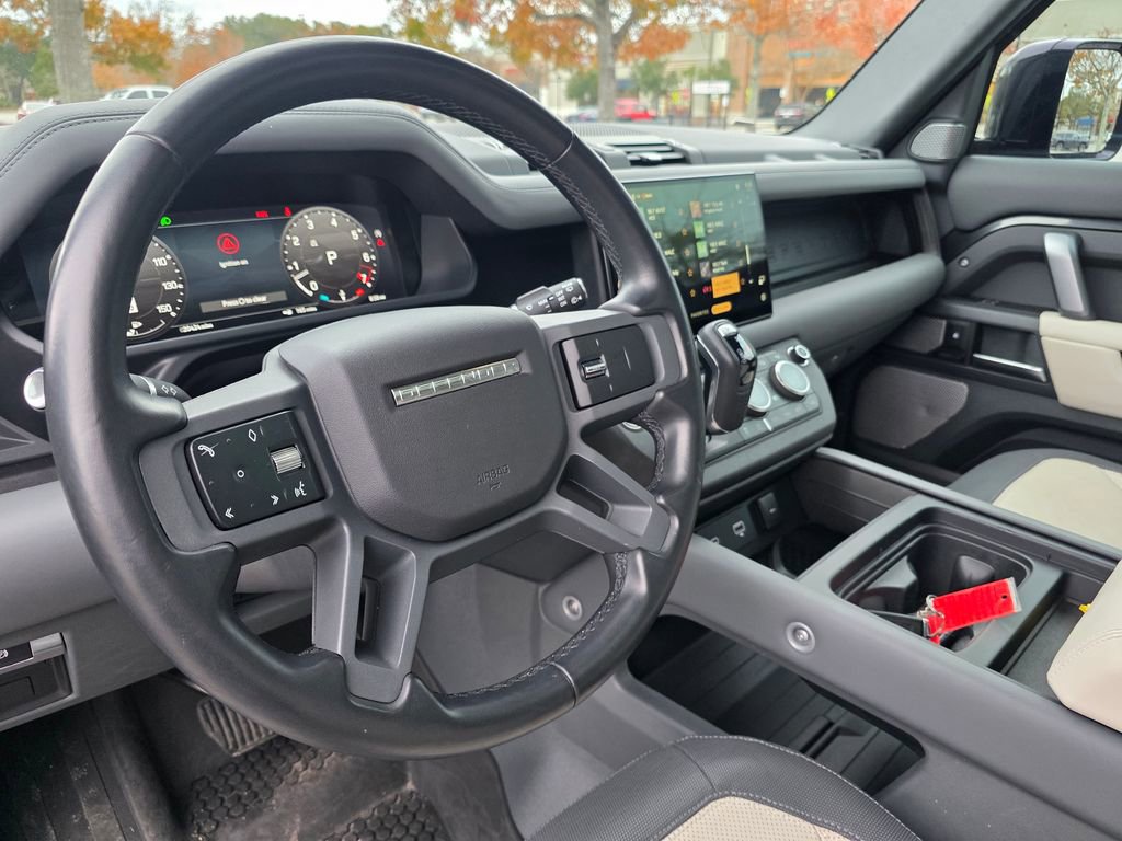 Used 2023 Land Rover Defender 130 X-Dynamic SE image 17