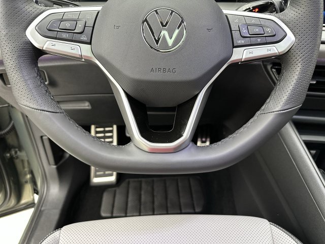 Certified 2026 Volkswagen Tiguan SE R-Line AWD/4WD image 14