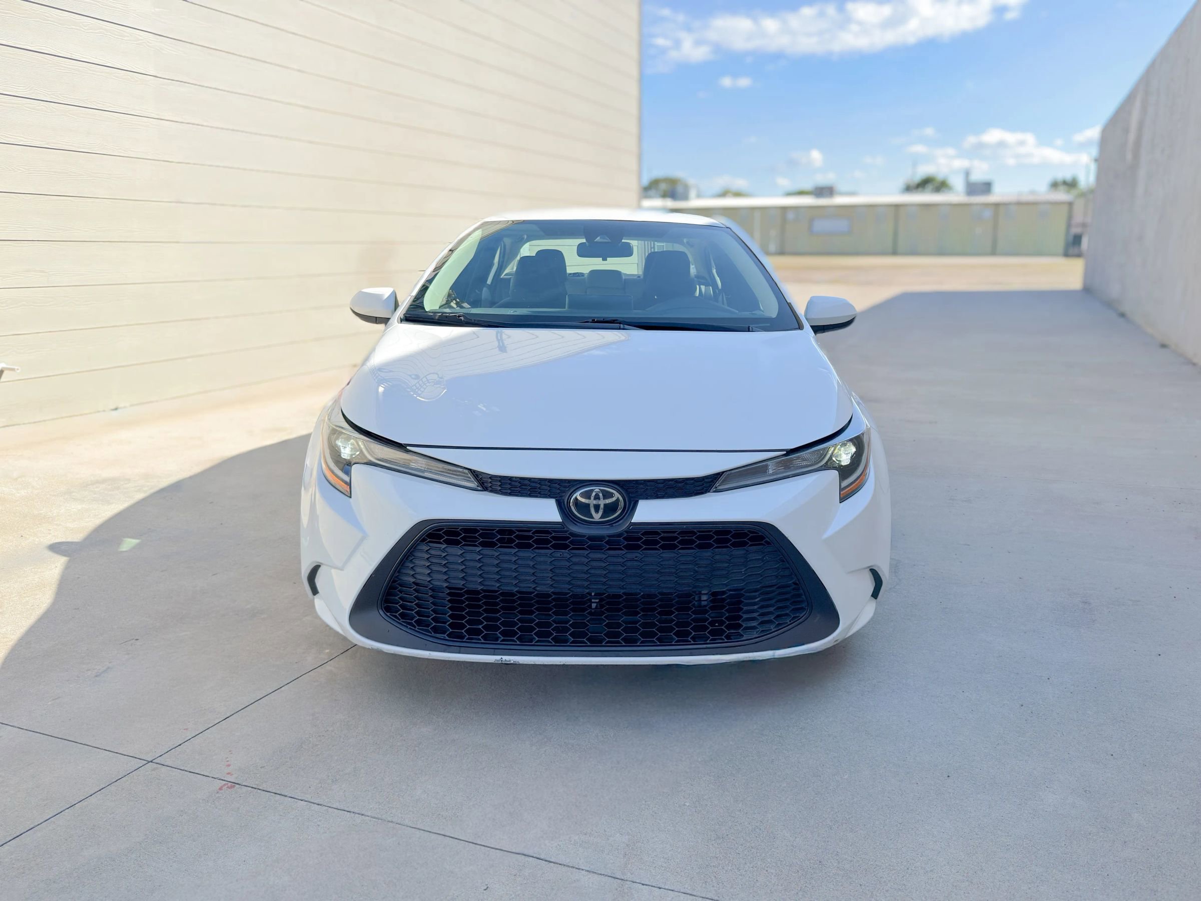 Used 2021 Toyota Corolla LE image 2