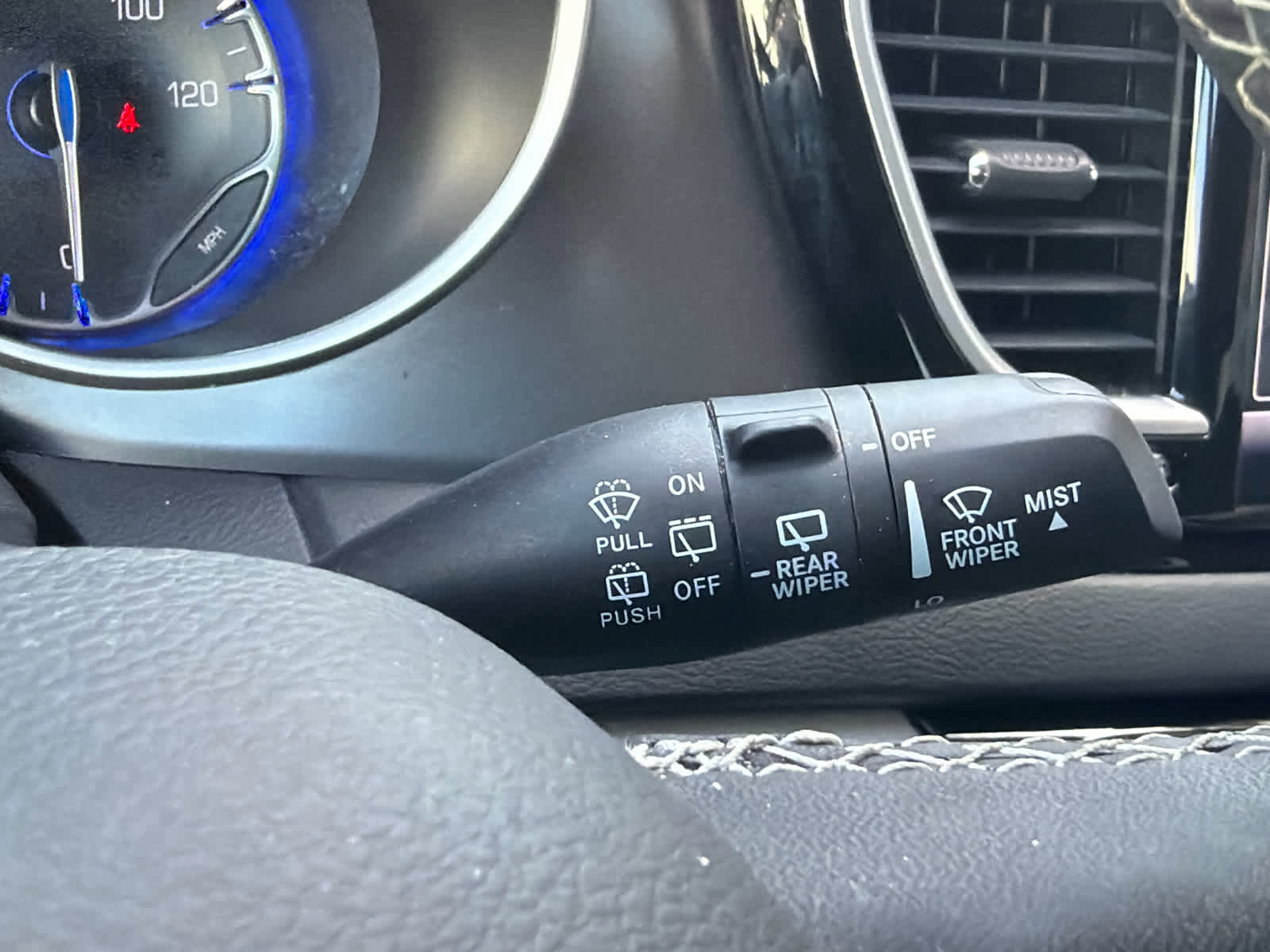 Used 2024 Chrysler Pacifica Touring-L FWD image 25