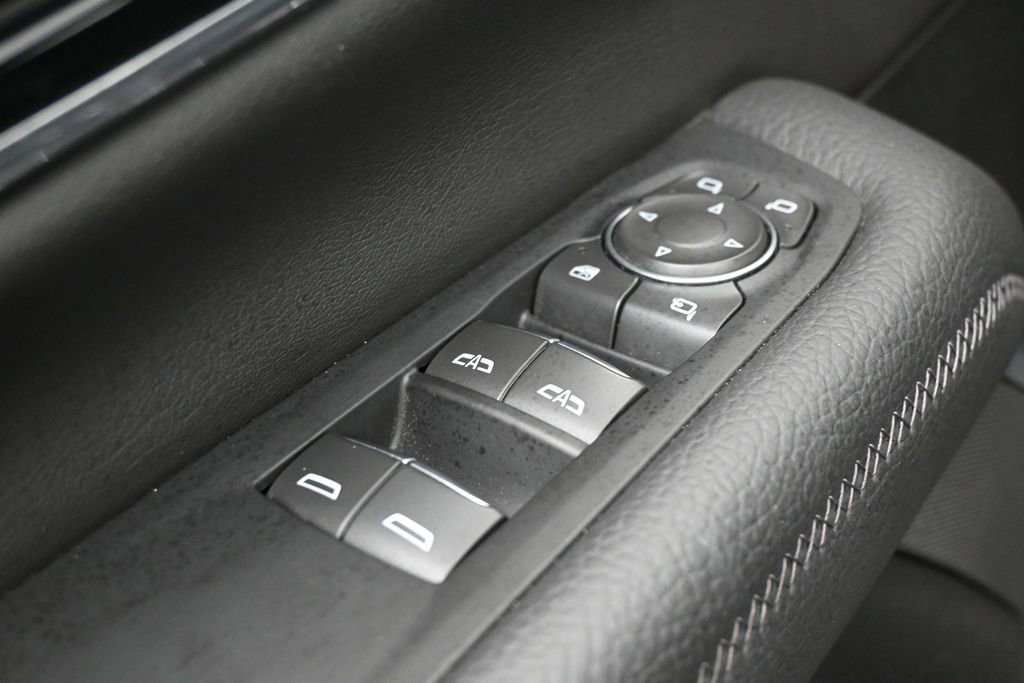 Used 2025 GMC Yukon XL Denali AWD/4WD image 15