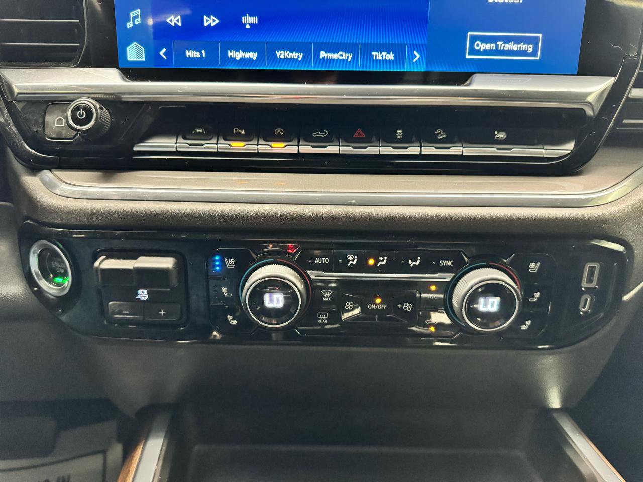 Used 2023 Chevrolet Silverado 1500 High Country w/ Technology Package AWD/4WD image 30