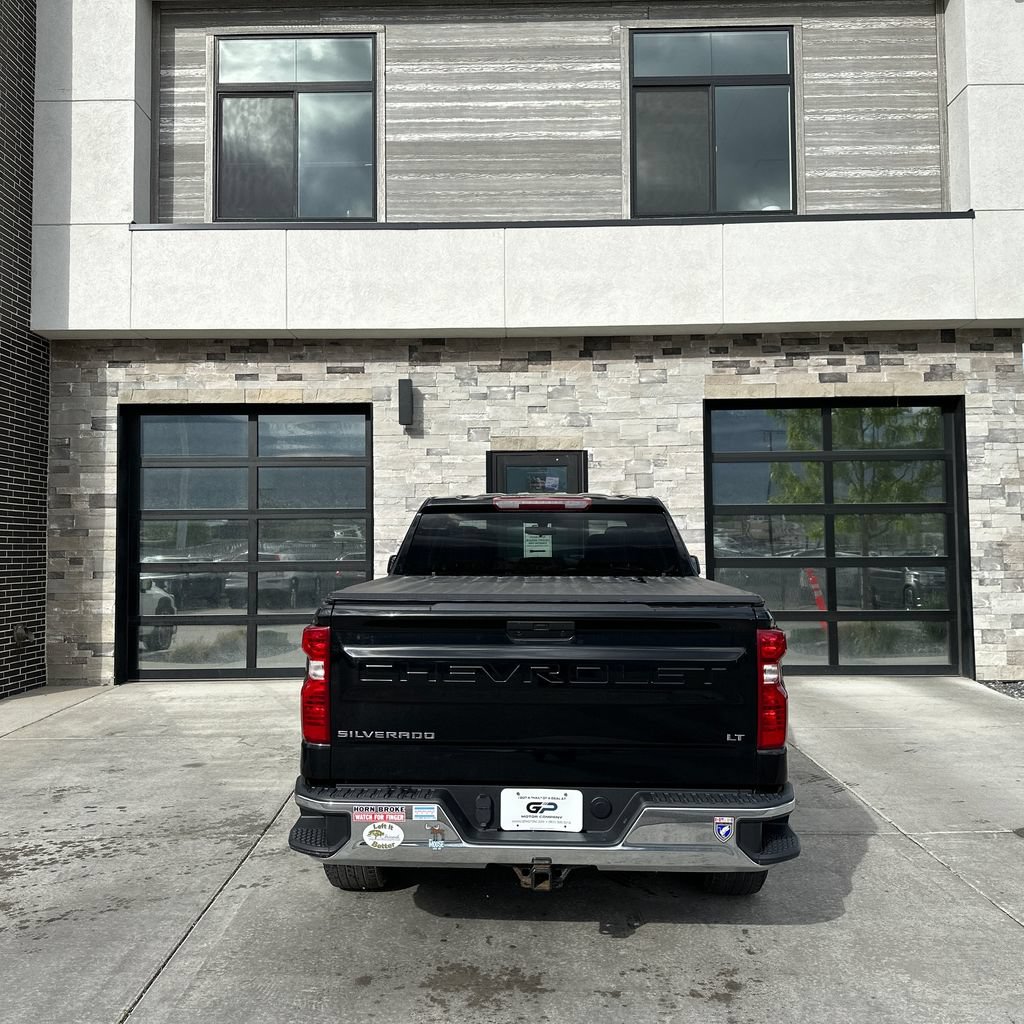 Used 2022 Chevrolet Silverado 1500 LT AWD/4WD image 4